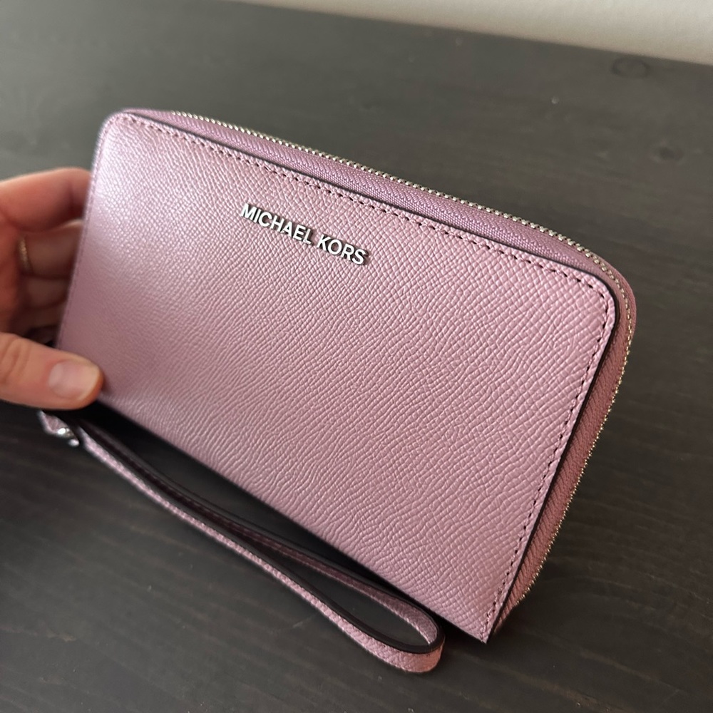 Brand new, never used Michael Kors Wristlet